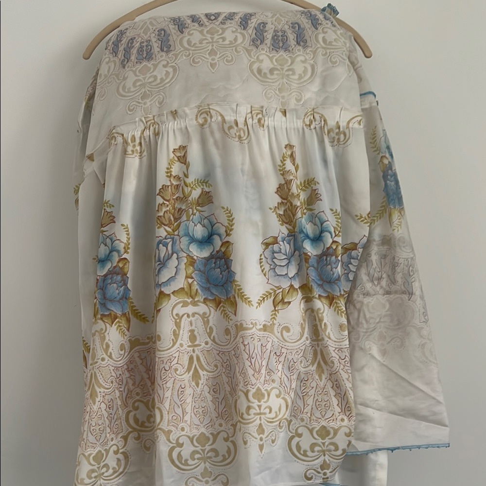 Floral Patterned Bedspread with Blue and Gold Accents